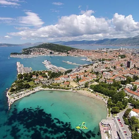 Guest house Family Friendly With A Swimming Pool - 12236 Split